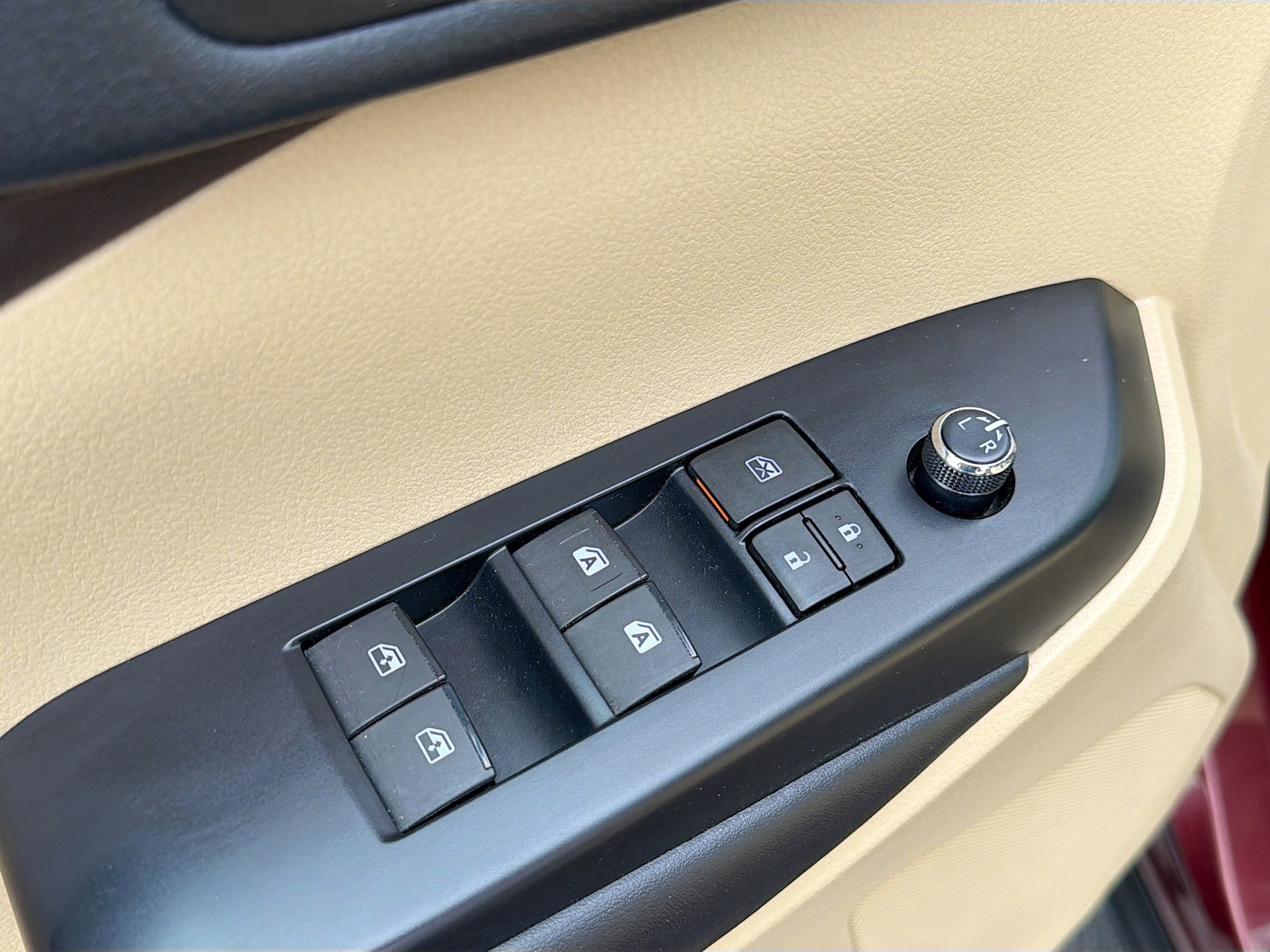 Used 2017 Toyota Highlander XLE image 9