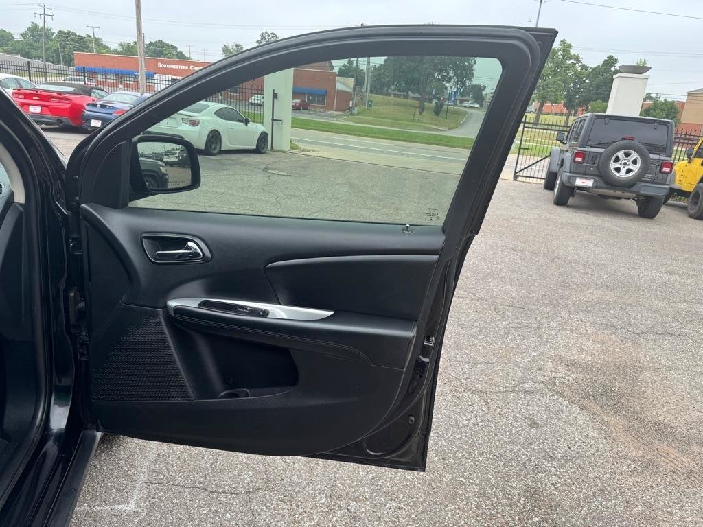 Used 2017 Dodge Journey SXT FWD image 18