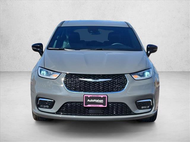 Used 2025 Chrysler Pacifica Select FWD image 2