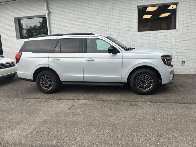Used 2025 Ford Expedition Active RWD image 30