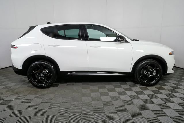 New 2026 Alfa Romeo Tonale w/ Red Premium Package image 2