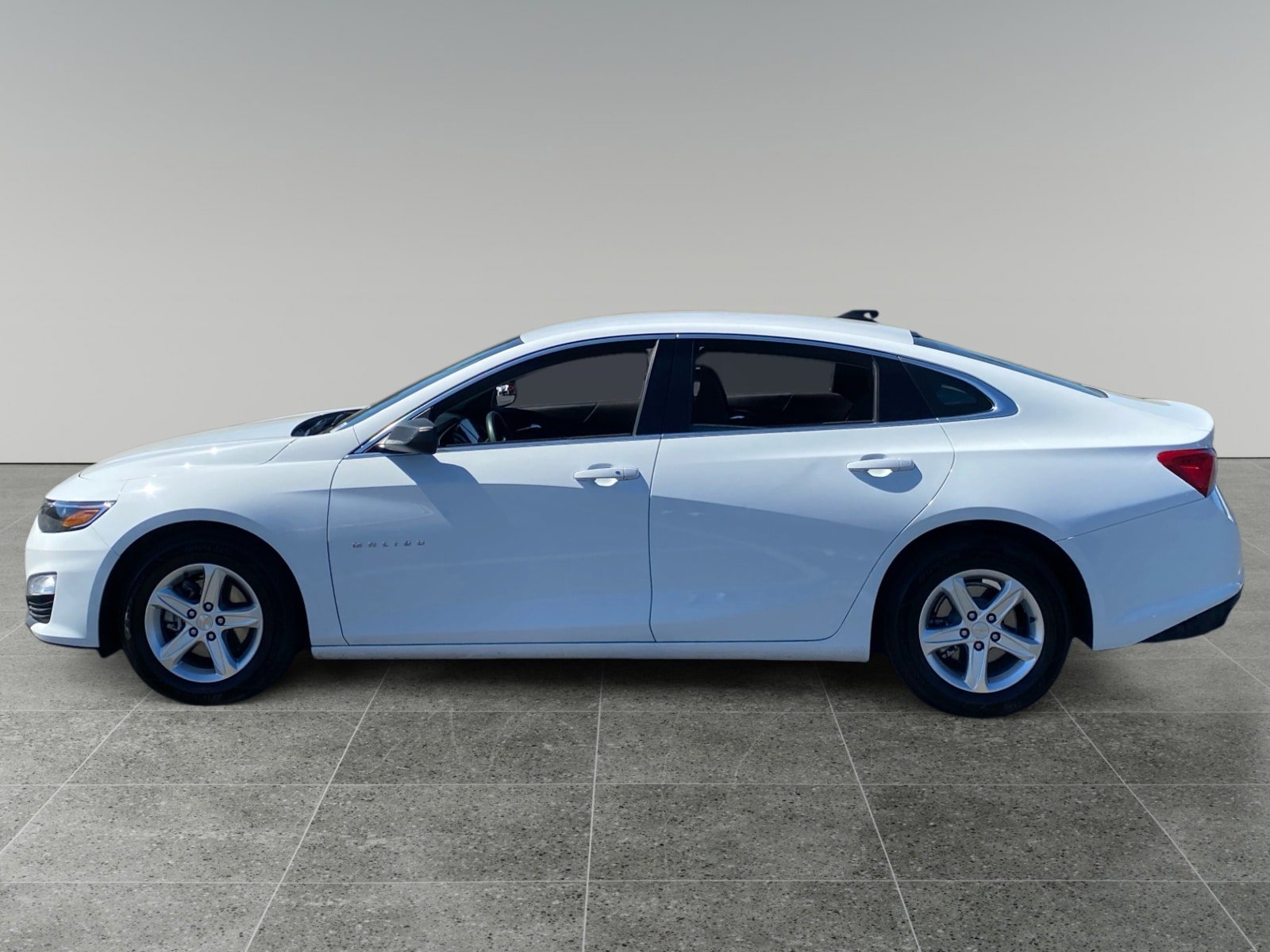 Used 2024 Chevrolet Malibu LS image 2