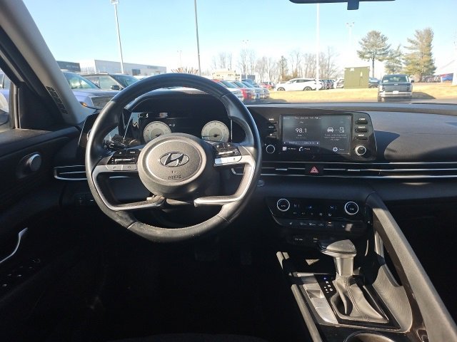 Used 2021 Hyundai Elantra SEL w/ Convenience + Premium Package image 7