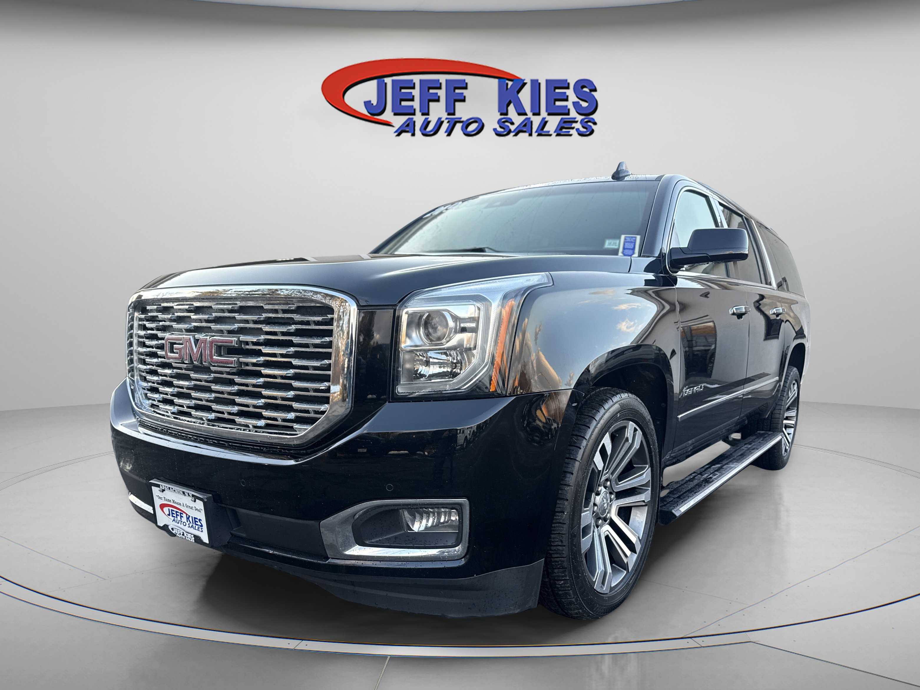 Used 2018 GMC Yukon XL Denali w/ Denali Ultimate Package image 1