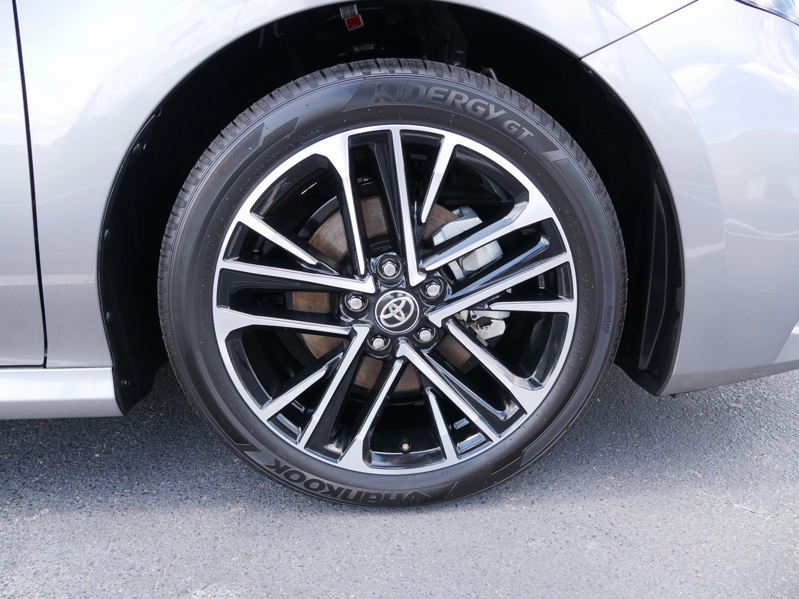 Used 2025 Toyota Camry XLE image 11