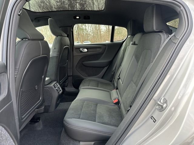 Certified 2023 Volvo C40 P8 Recharge Ultimate w/ Protection Package Premier image 13