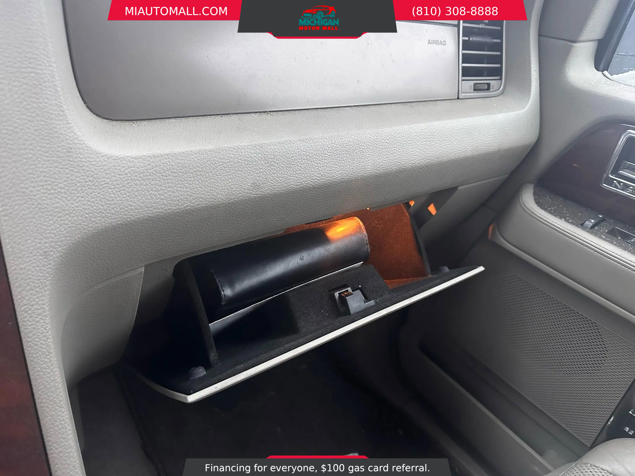 Used 2012 Lincoln Navigator 4WD image 17