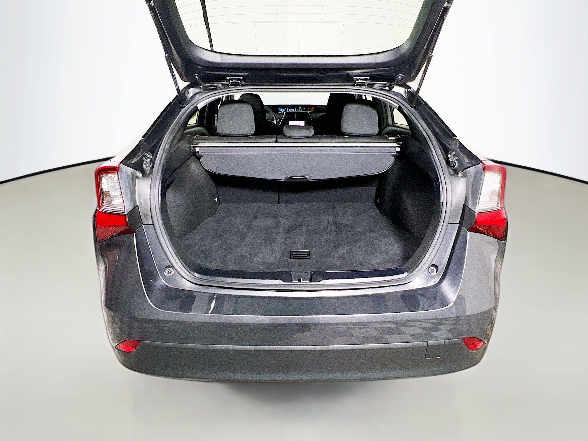 Used 2022 Toyota Prius LE image 33