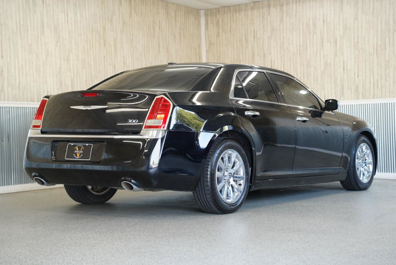 Used 2011 Chrysler 300 Limited RWD image 10