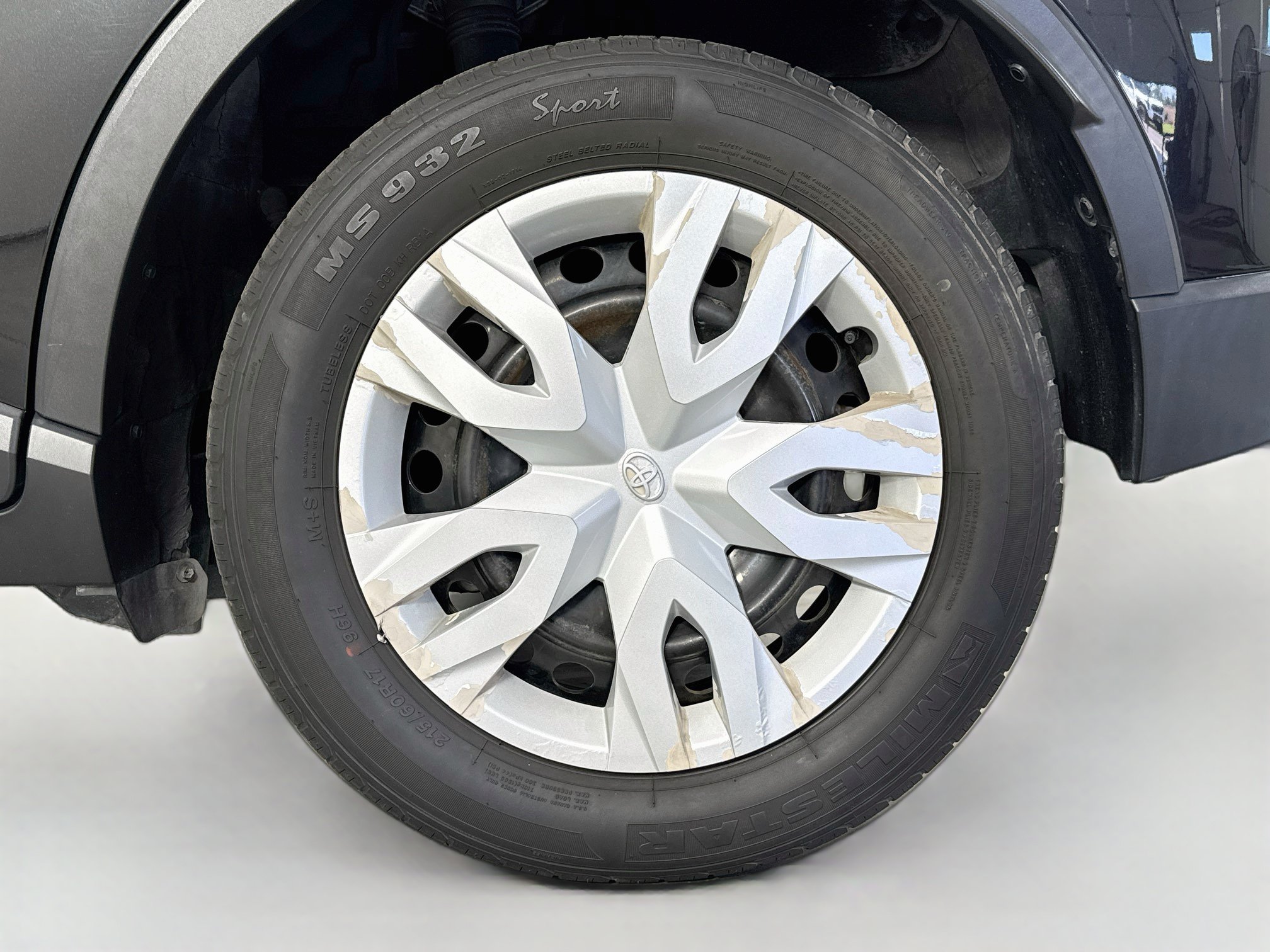 Certified 2021 Toyota C-HR LE FWD image 29