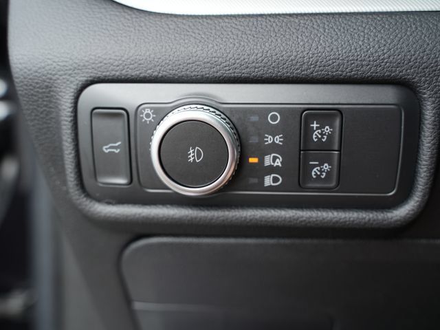 Used 2022 Ford Explorer XLT w/ Equipment Group 202A RWD image 36