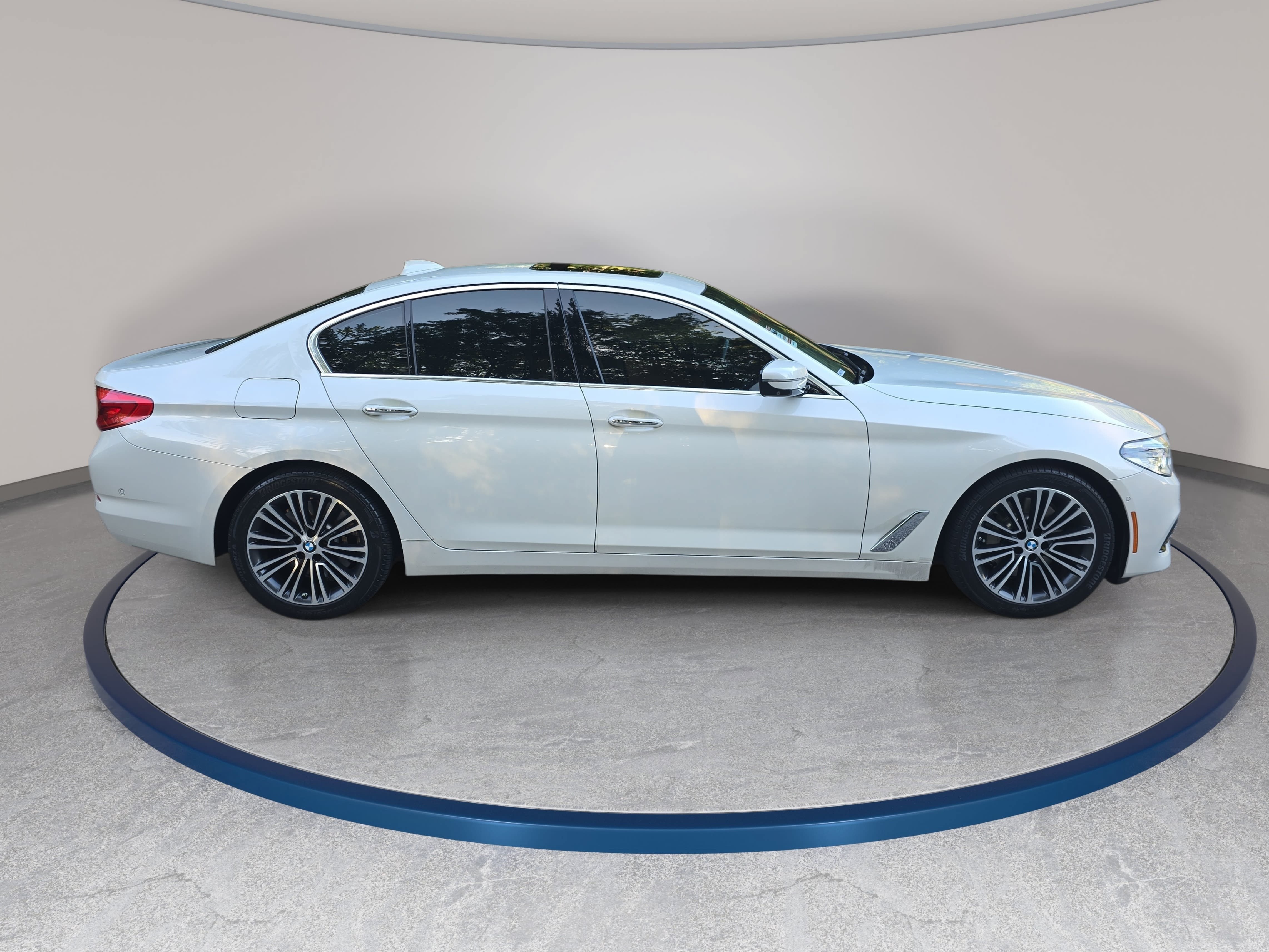 Used 2018 BMW 540i RWD image 4