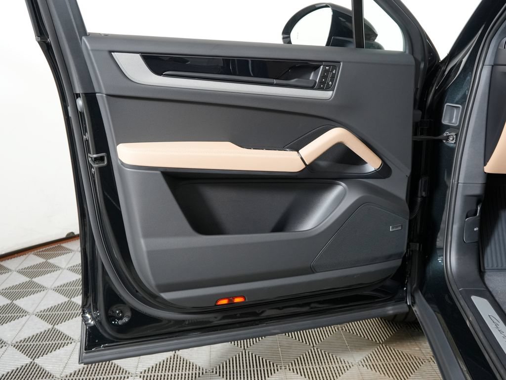 New 2026 Porsche Cayenne Coupe AWD/4WD image 15