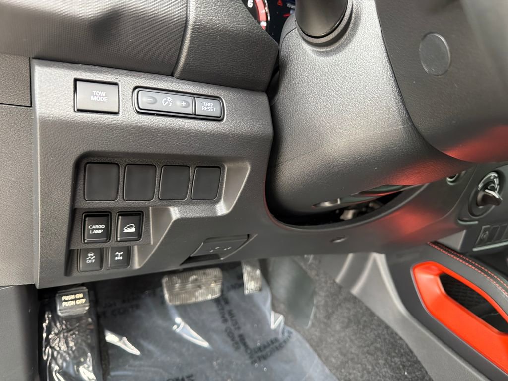 Used 2024 Nissan Frontier PRO-4X w/ Off-Road Protection Package image 18