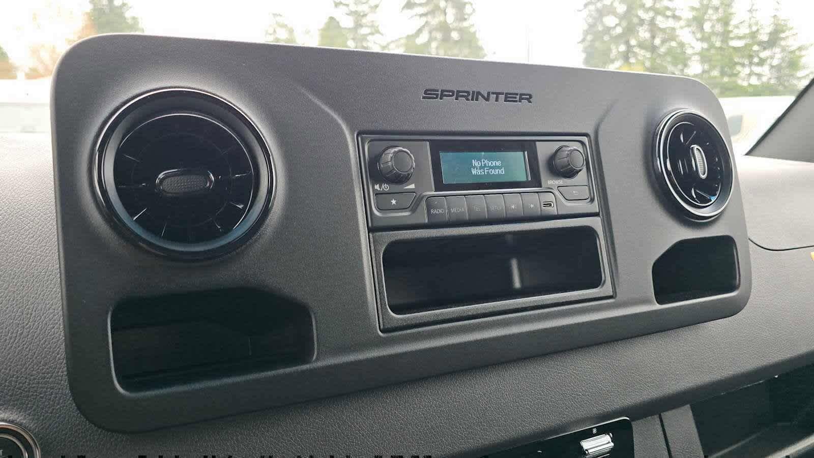 Used 2024 Mercedes-Benz Sprinter 4500 image 31