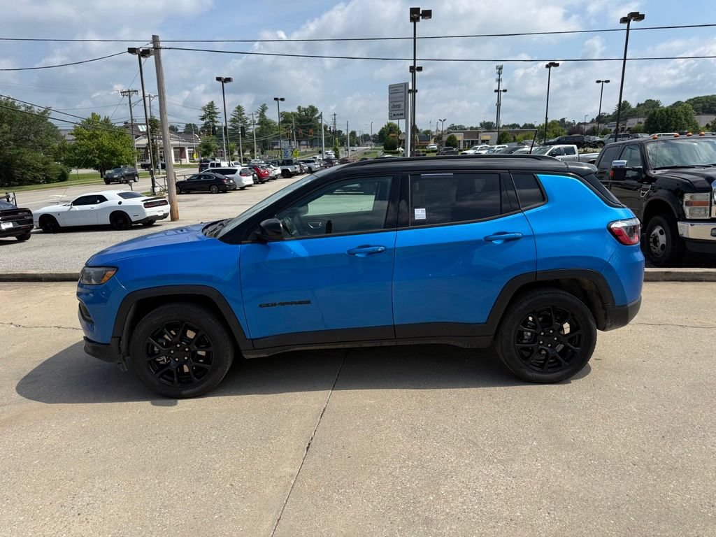 Used 2024 Jeep Compass Latitude w/ Altitude Special Edition AWD/4WD image 9