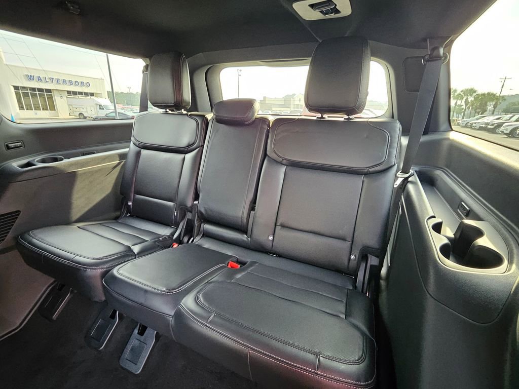 New 2025 Ford Expedition Max Platinum w/ Stealth Performance Package image 9