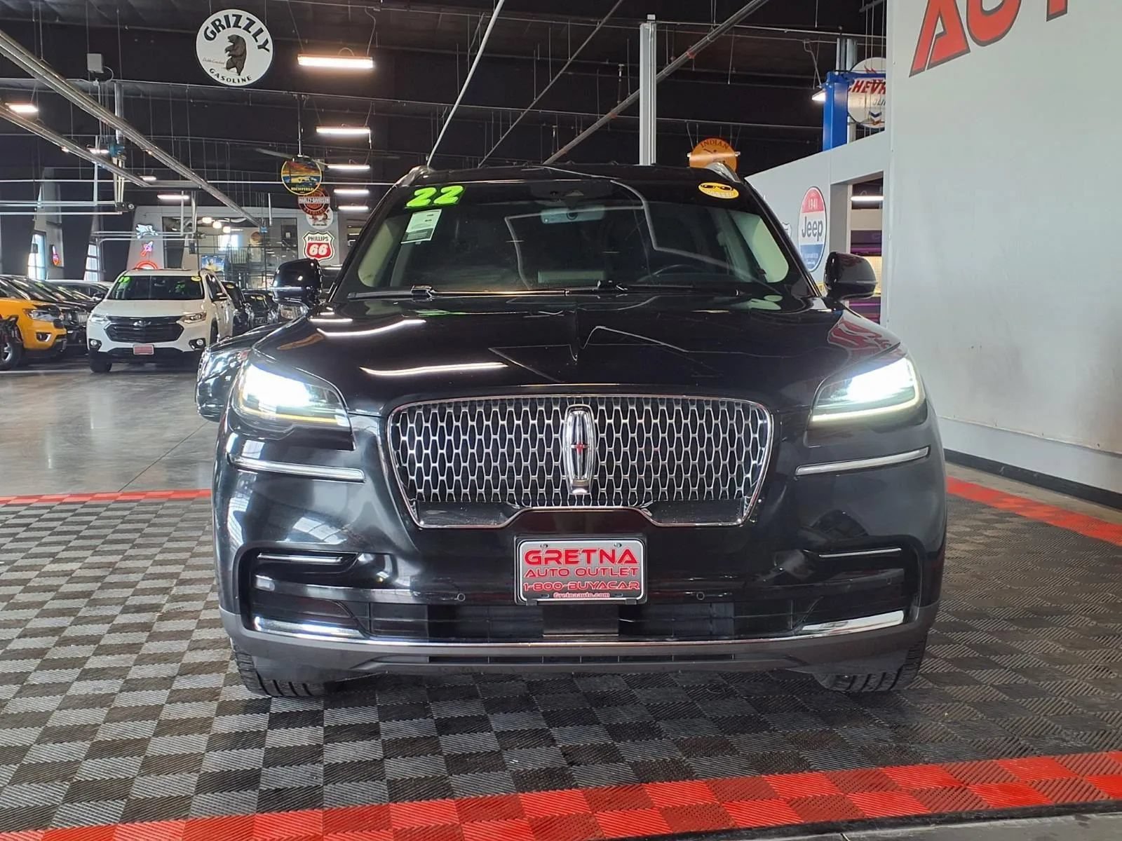 Used 2022 Lincoln Aviator AWD image 2