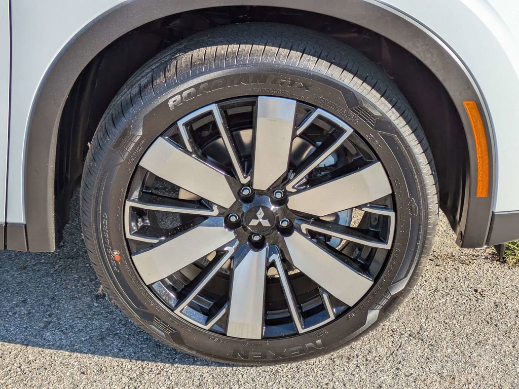 New 2026 Mitsubishi Outlander SE FWD image 11