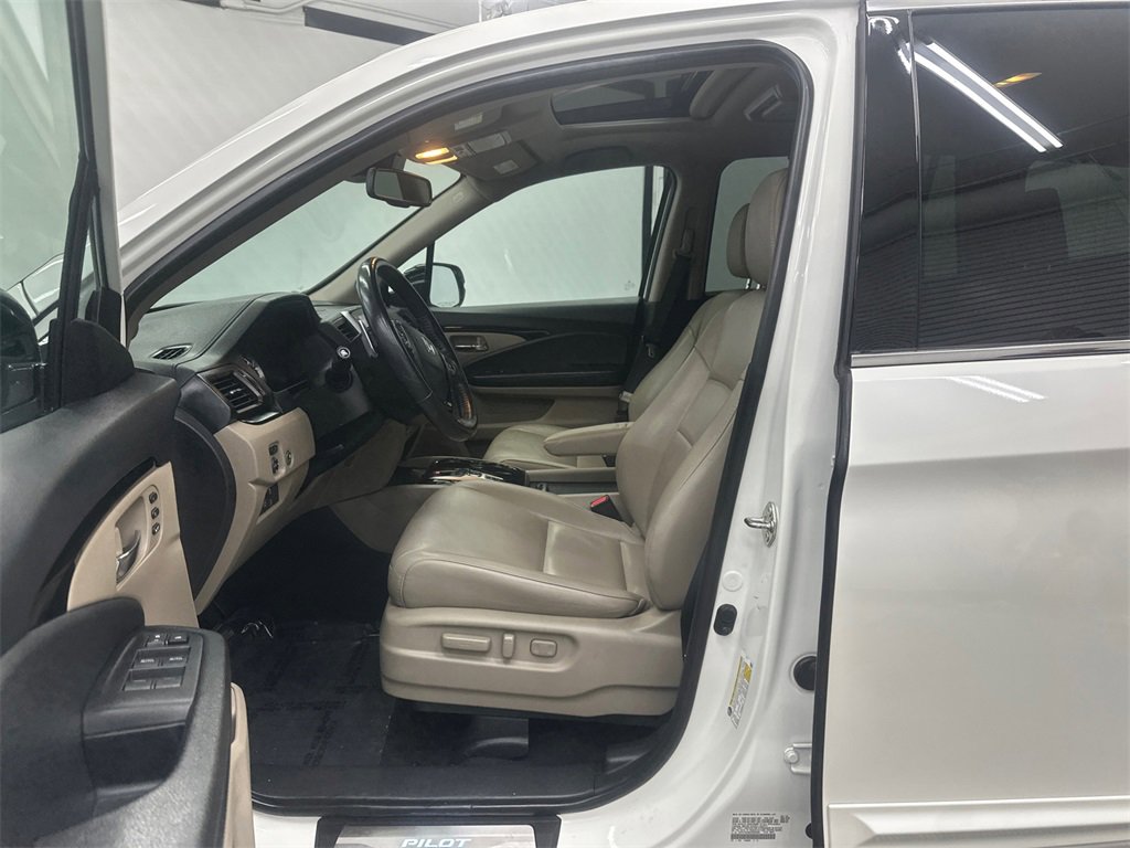 Used 2018 Honda Pilot Touring image 9