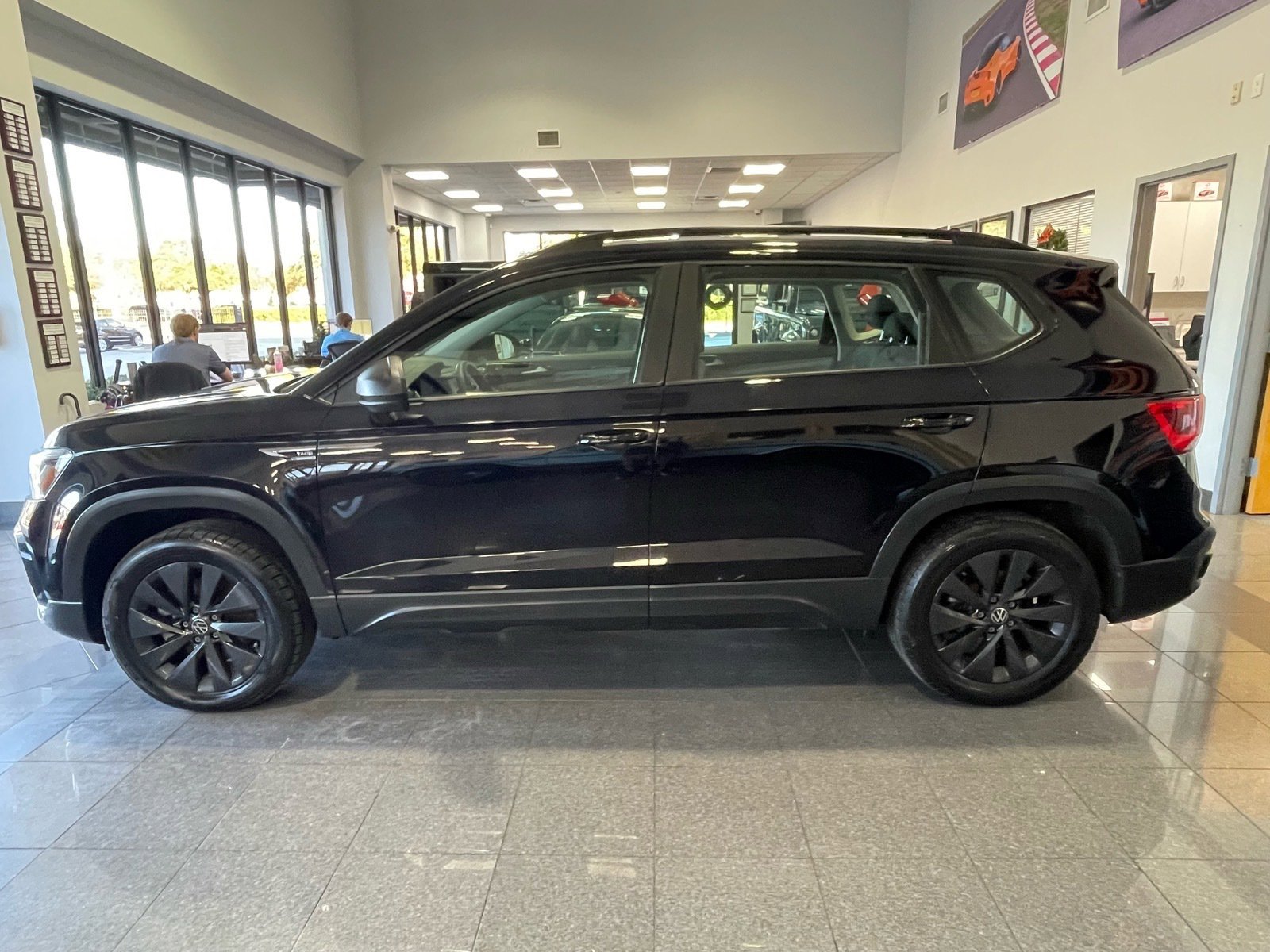 Used 2022 Volkswagen Taos S image 2