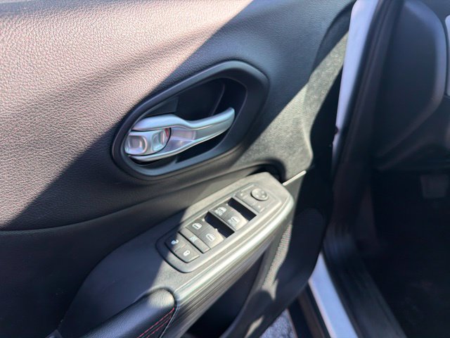 Used 2016 Jeep Cherokee Trailhawk AWD/4WD image 11