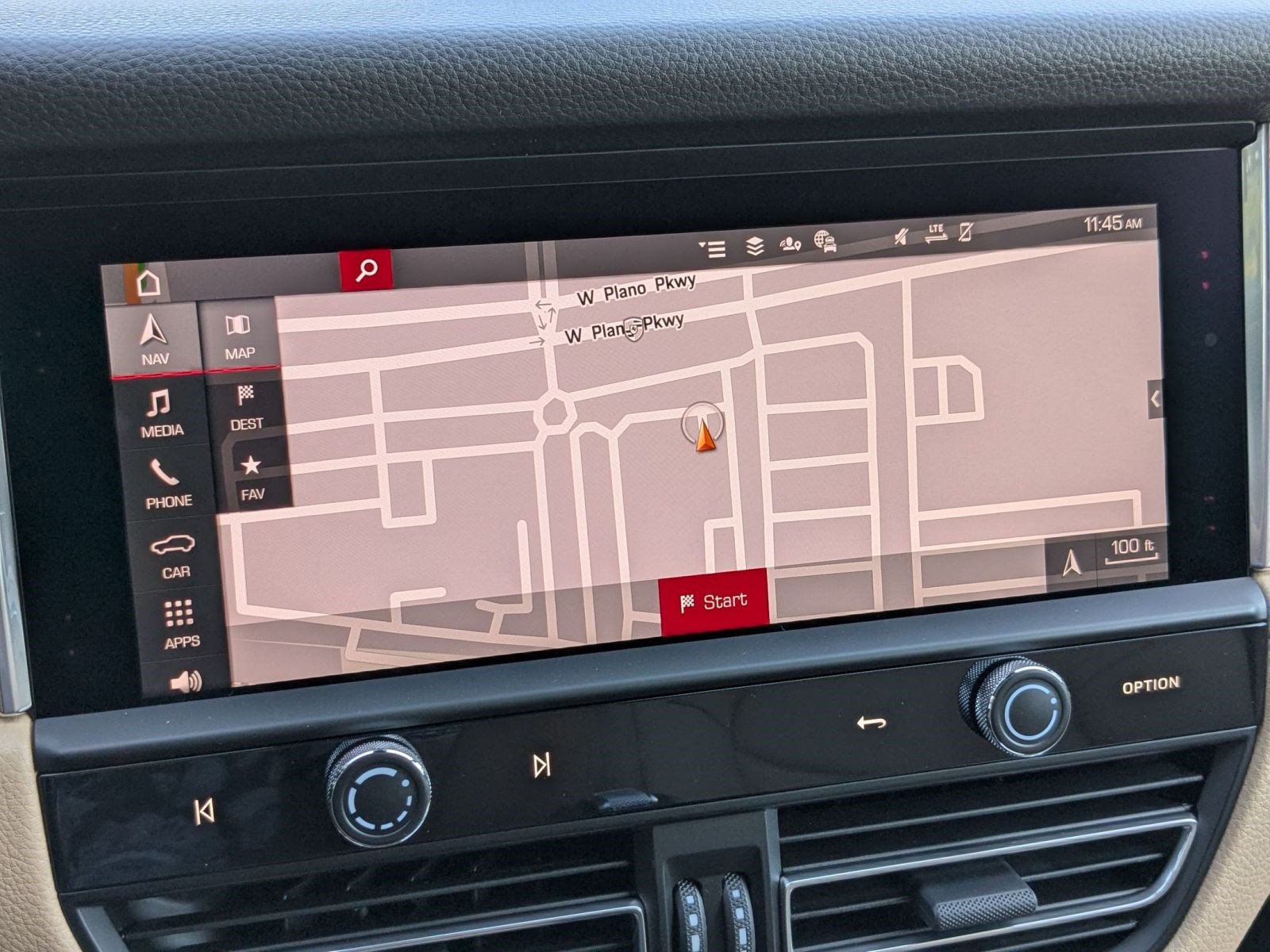 Certified 2026 Porsche Macan AWD/4WD image 18