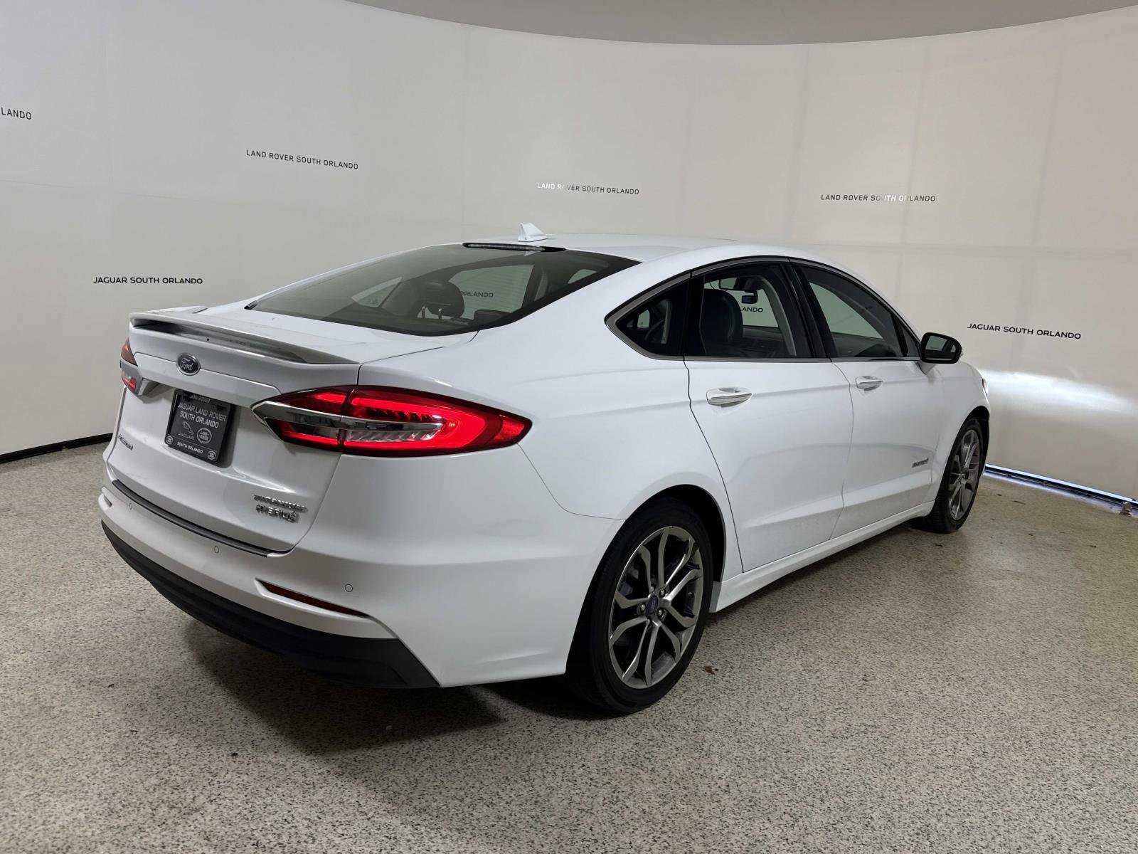 Used 2019 Ford Fusion Titanium FWD image 5