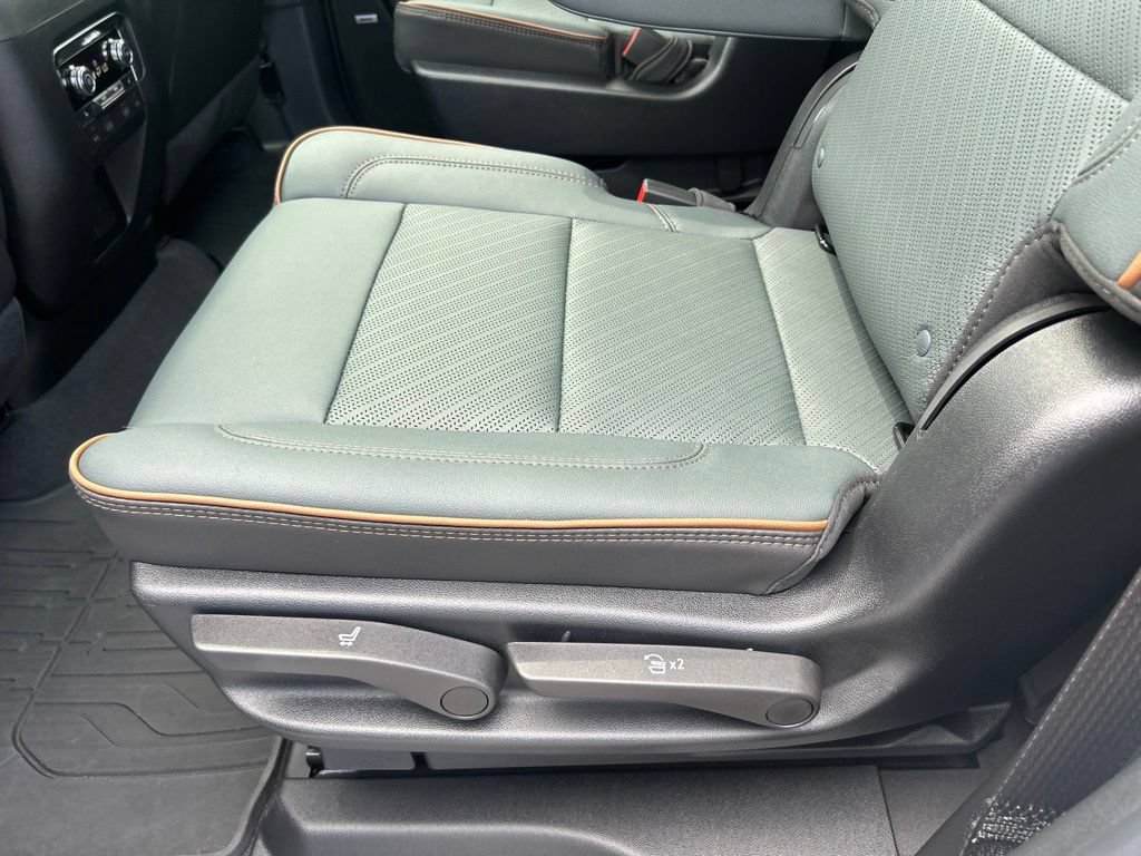 Used 2025 GMC Yukon AT4 w/ AT4 Premium Plus Package AWD/4WD image 45