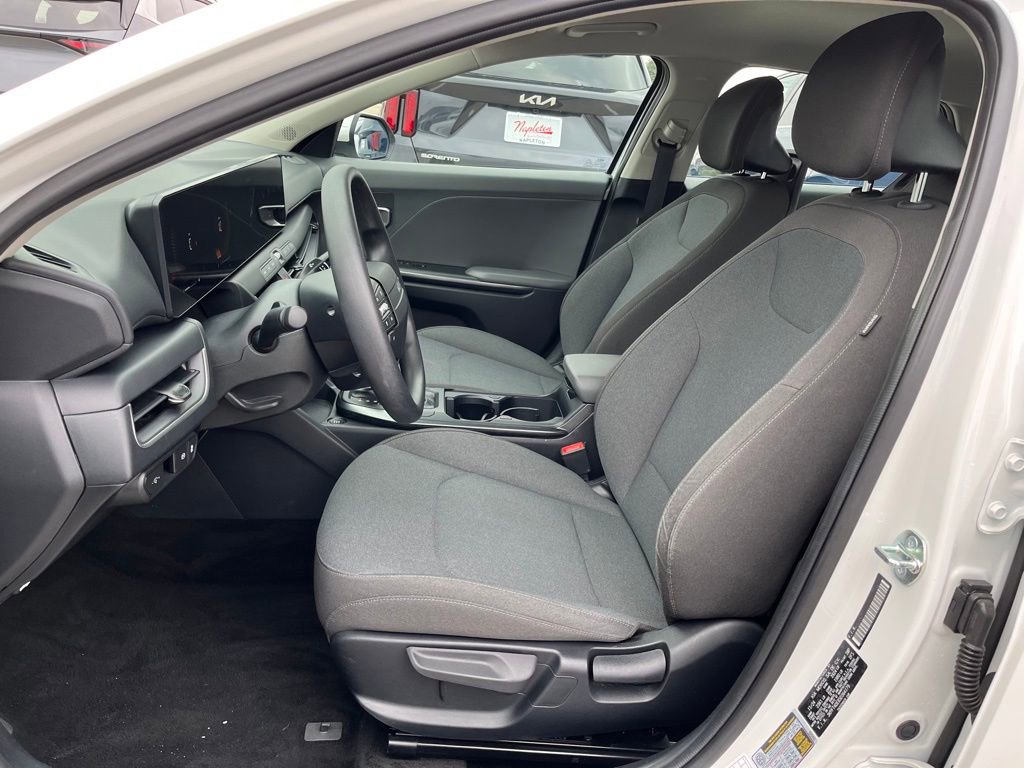 Used 2025 Kia K4 LXS image 13