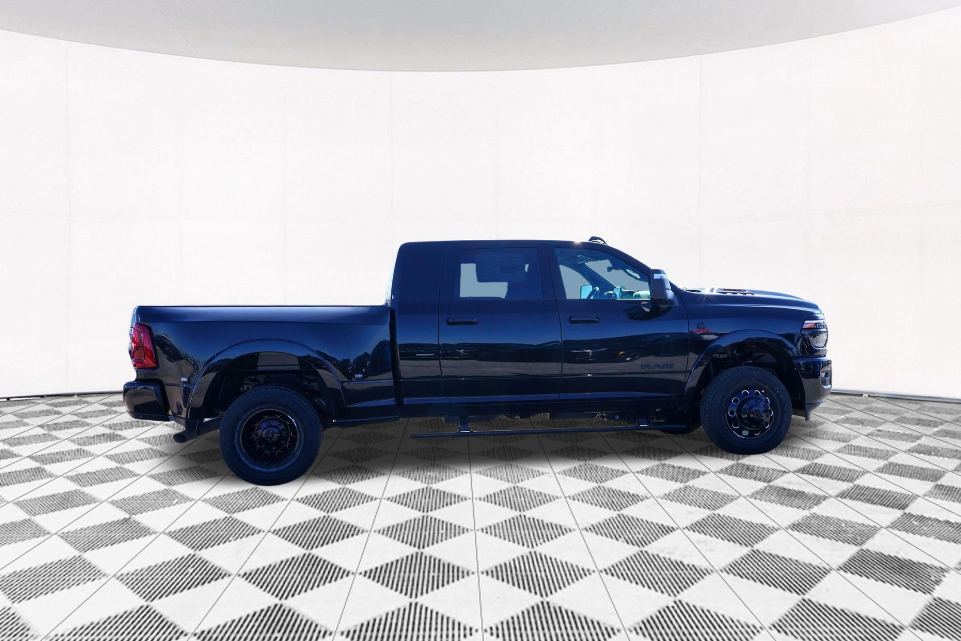 New 2026 RAM 3500 Laramie AWD/4WD image 12