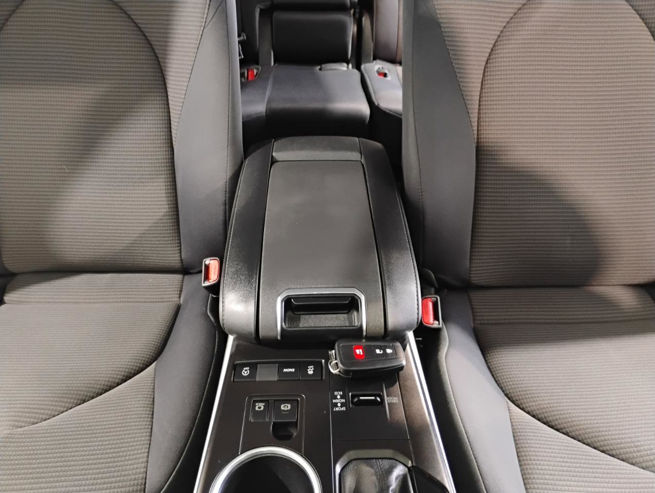 Used 2021 Toyota Highlander L image 38