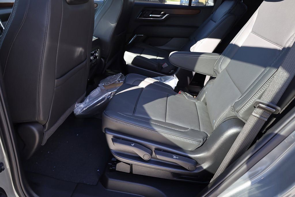 New 2026 GMC Yukon Denali w/ Advanced Technology Package image 17