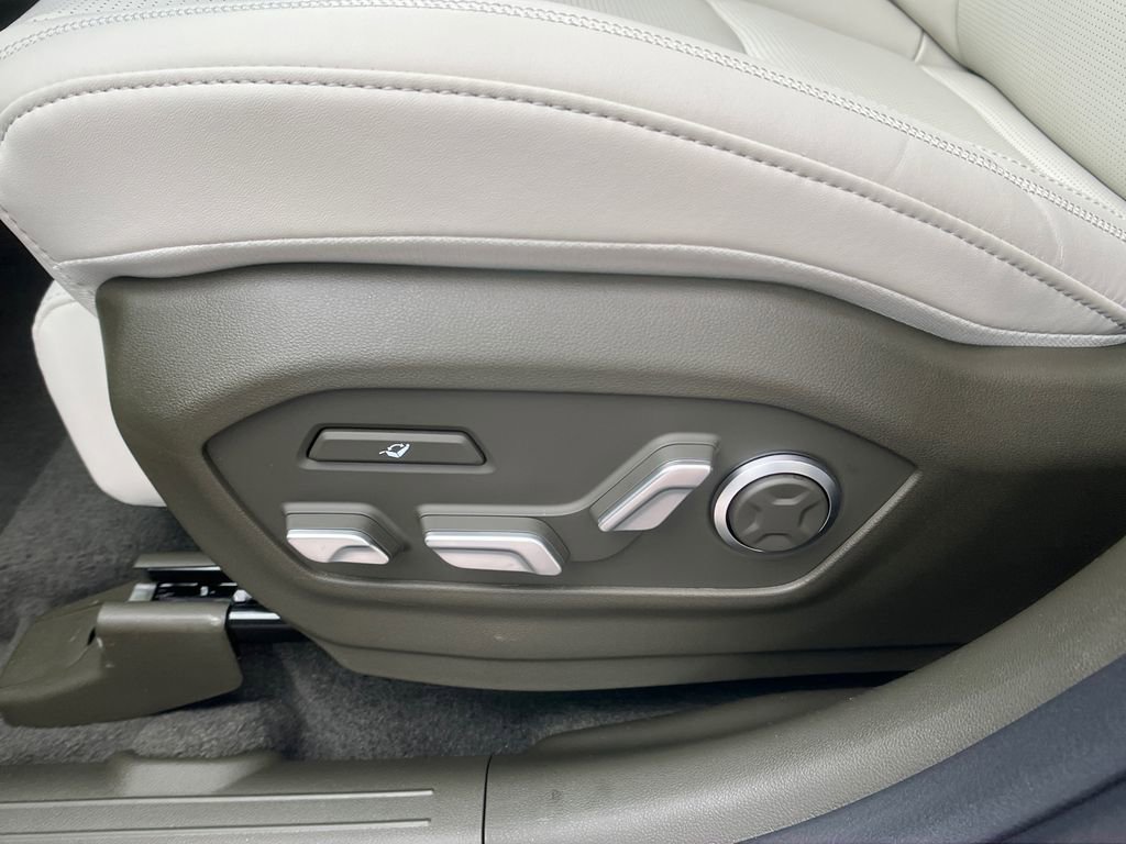 New 2025 Hyundai Santa Fe Calligraphy image 10