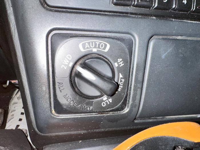 Used 2002 INFINITI QX4 4WD w/ (X03) Heated Seats Pkg image 32