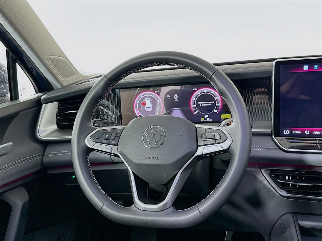 New 2025 Volkswagen Tiguan SE image 18