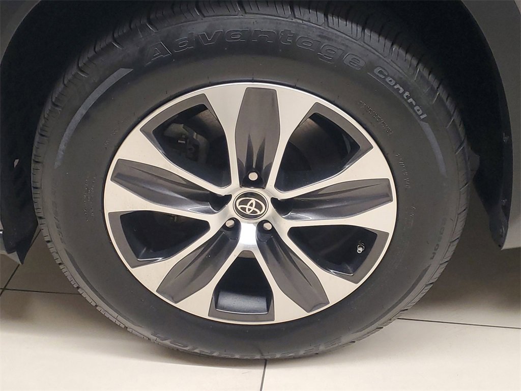 Certified 2023 Toyota Highlander XLE image 4