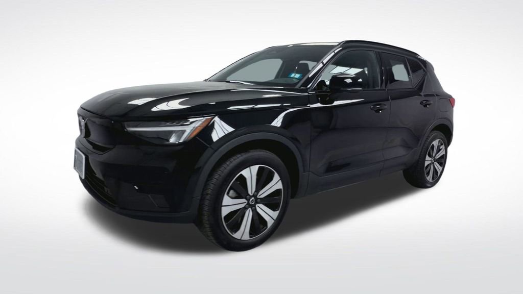Used 2023 Volvo XC40 Recharge Core image 4