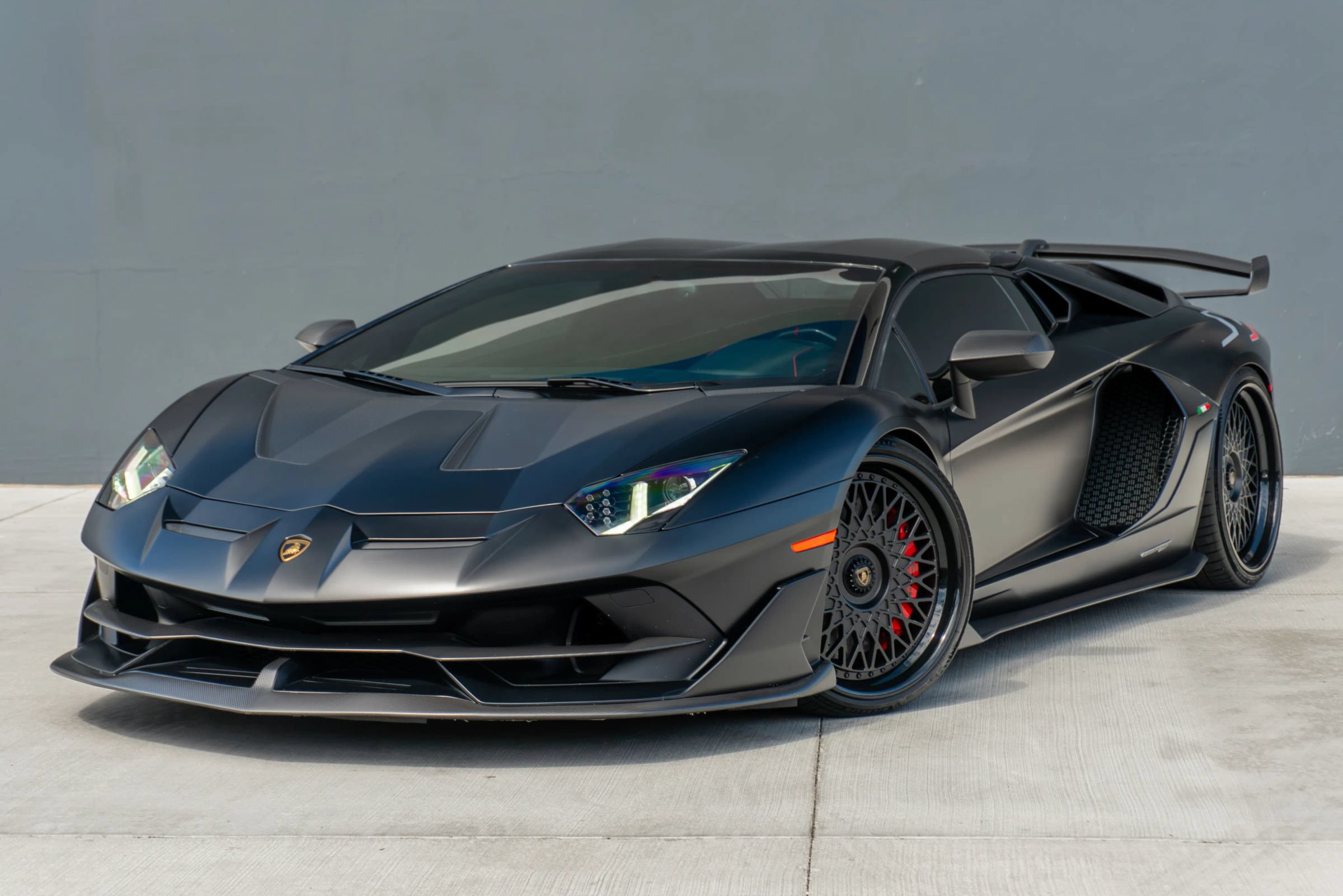 Used 2020 Lamborghini Aventador SVJ AWD/4WD image 3
