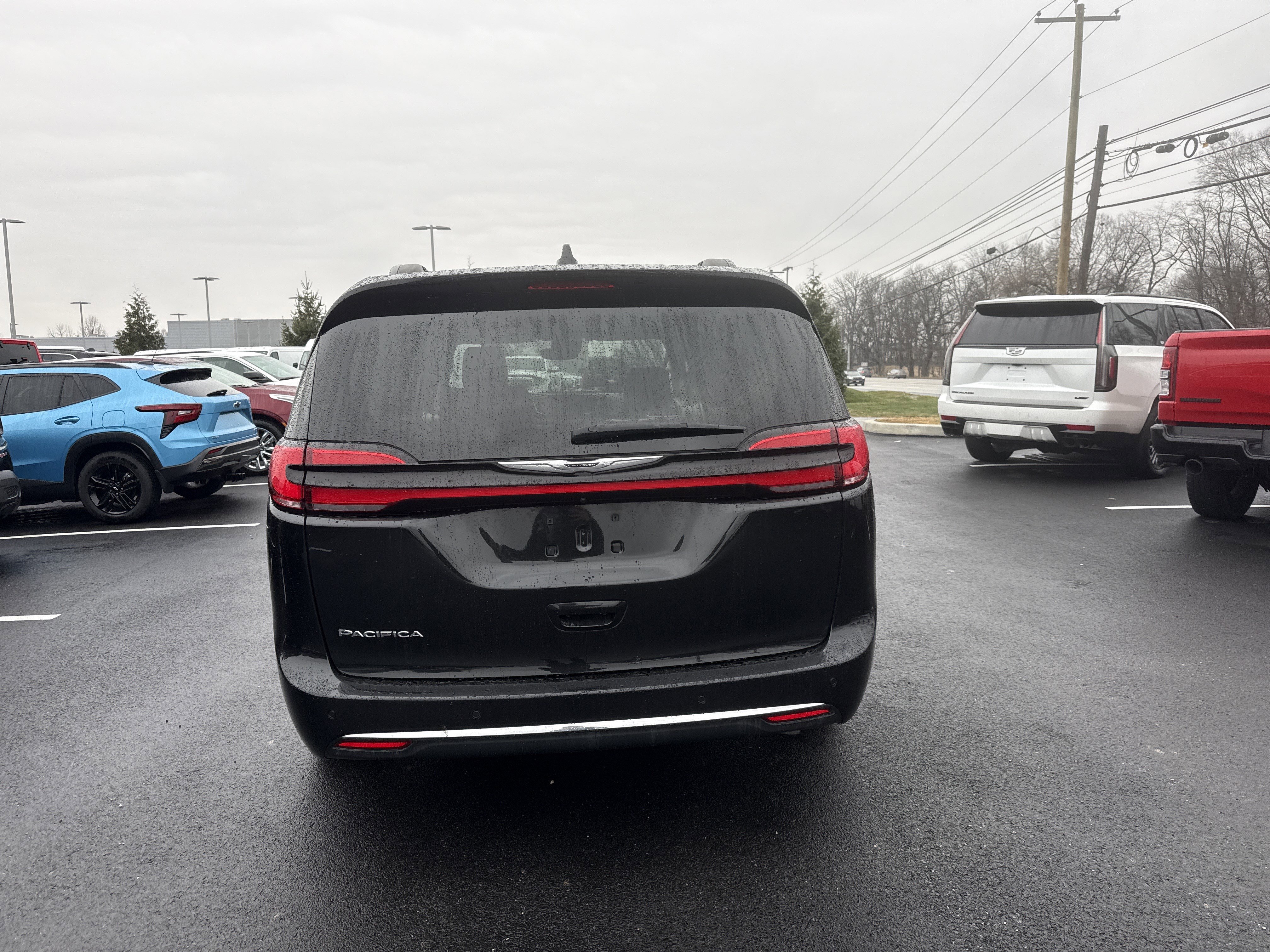 Used 2022 Chrysler Pacifica Touring-L image 7