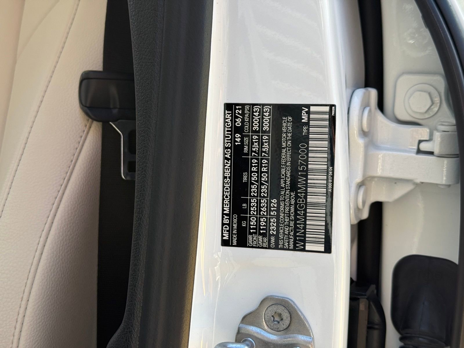 Used 2021 Mercedes-Benz GLB 250 w/ Premium Package image 33