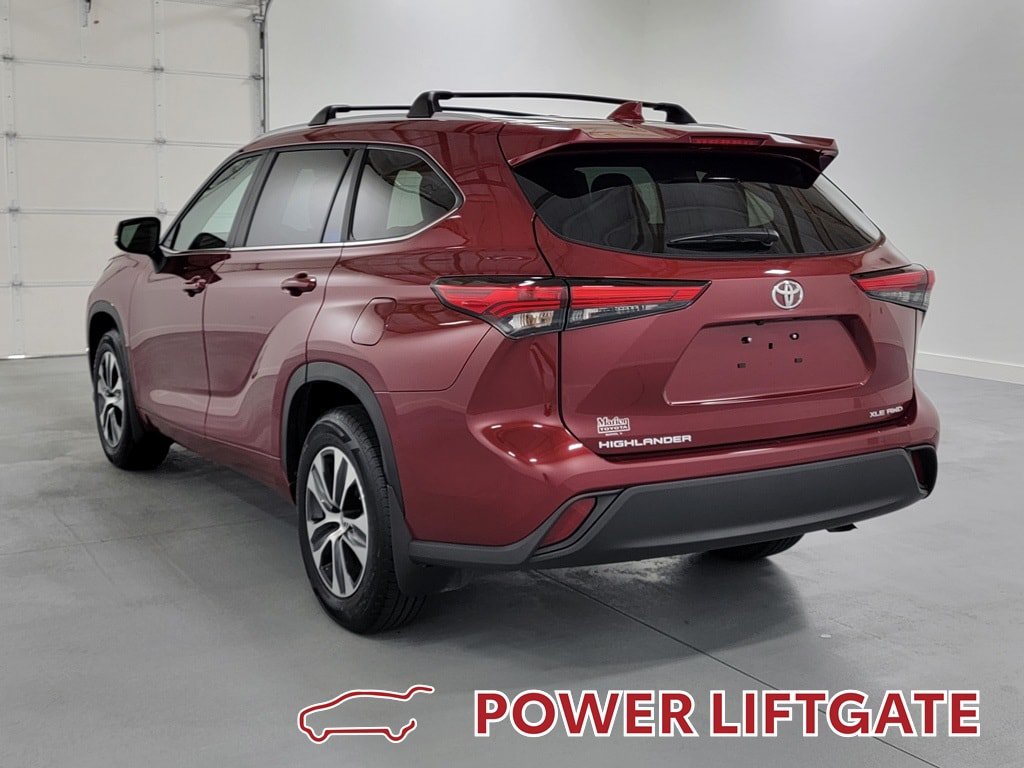 Used 2023 Toyota Highlander XLE AWD/4WD image 6