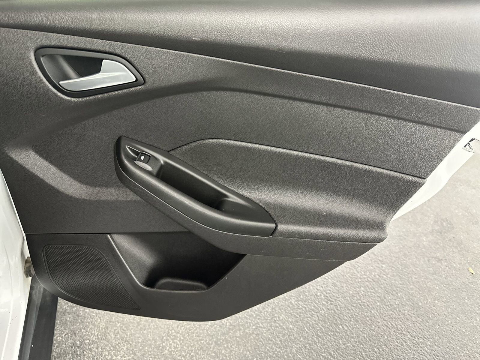 Used 2018 Ford Focus SE FWD image 31