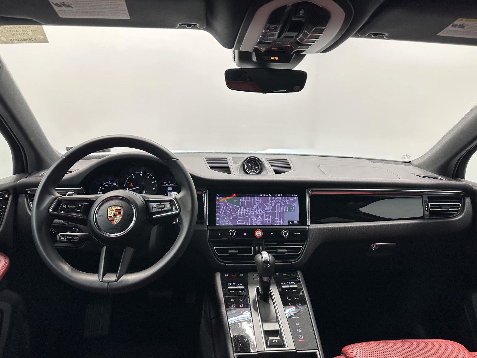 Certified 2025 Porsche Macan image 27