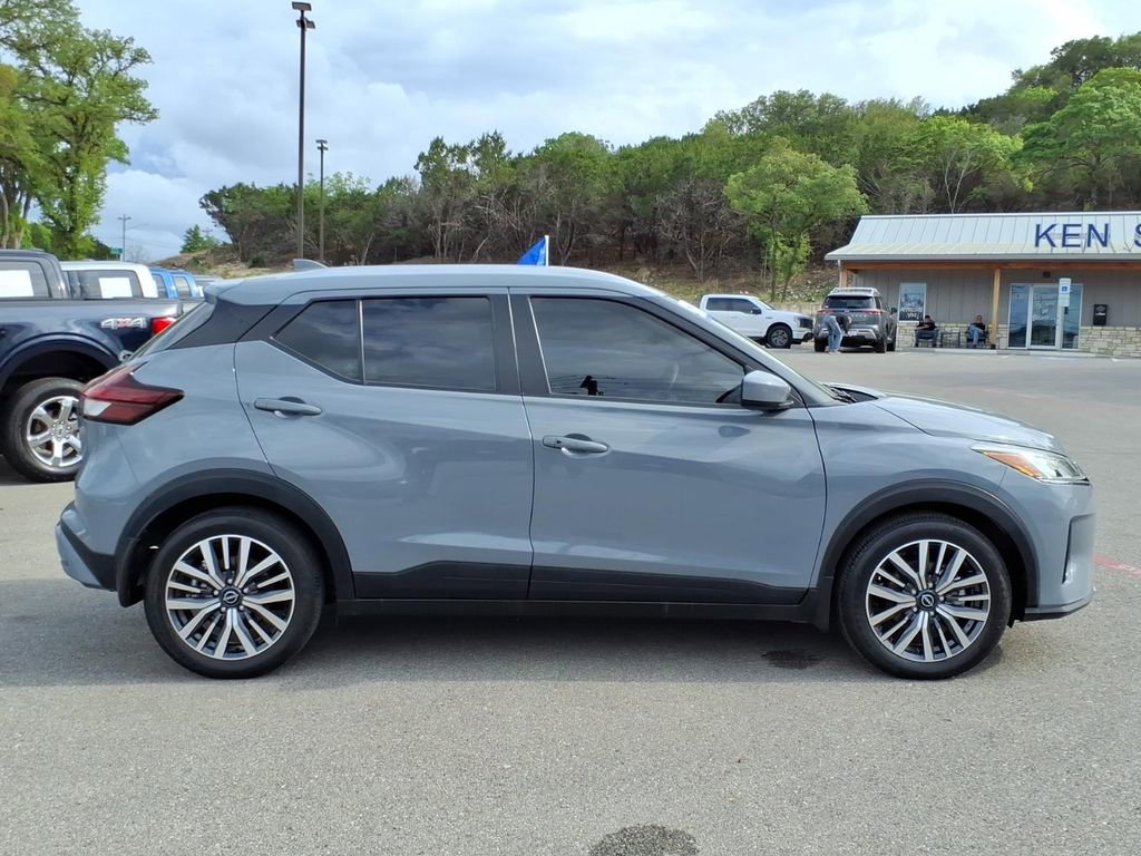 Used 2024 Nissan Kicks SV image 2