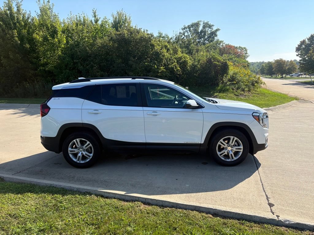 Used 2023 GMC Terrain SLE w/ Driver Convenience Package FWD image 10