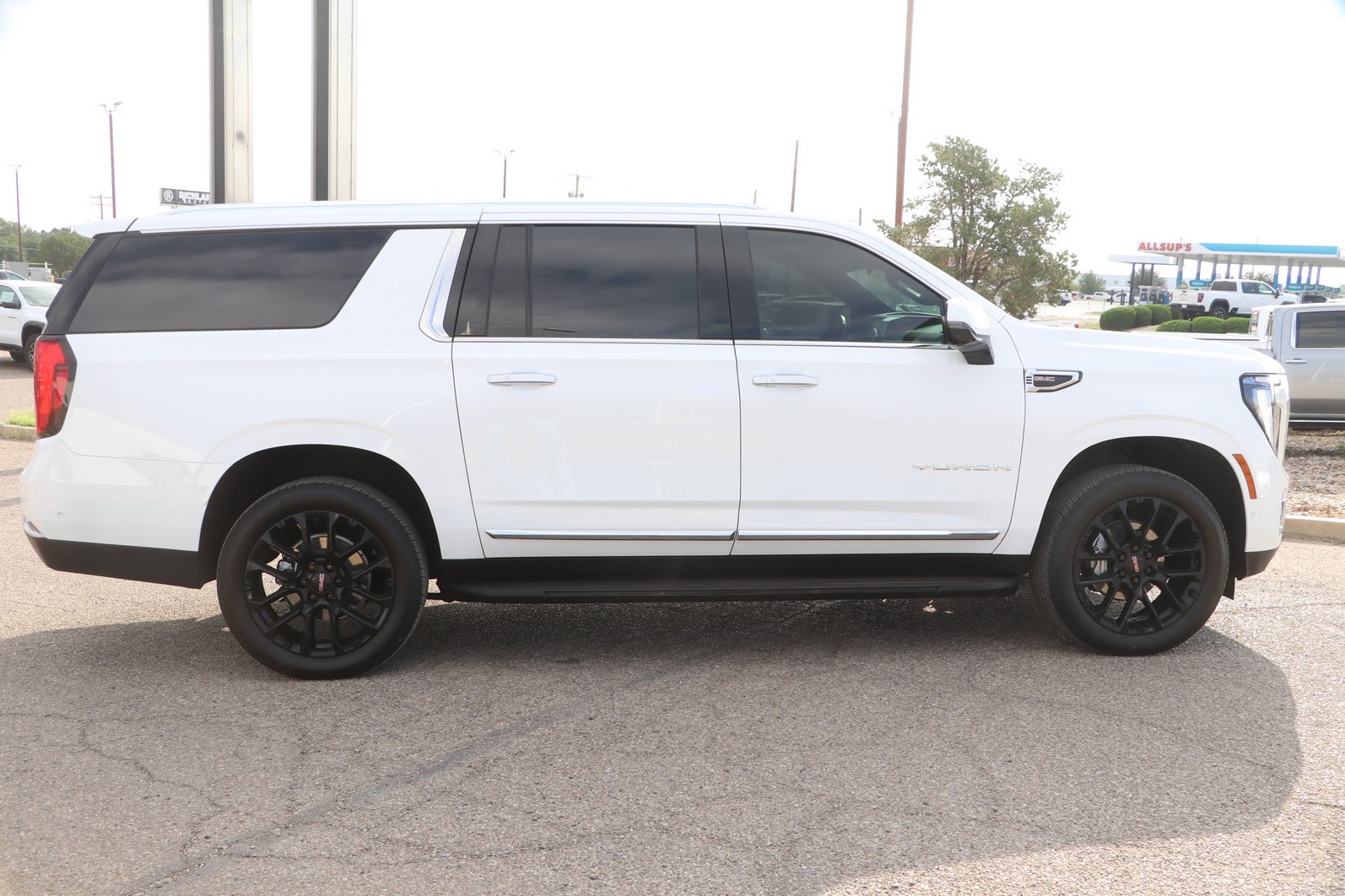 Used 2026 GMC Yukon XL Elevation AWD/4WD image 8
