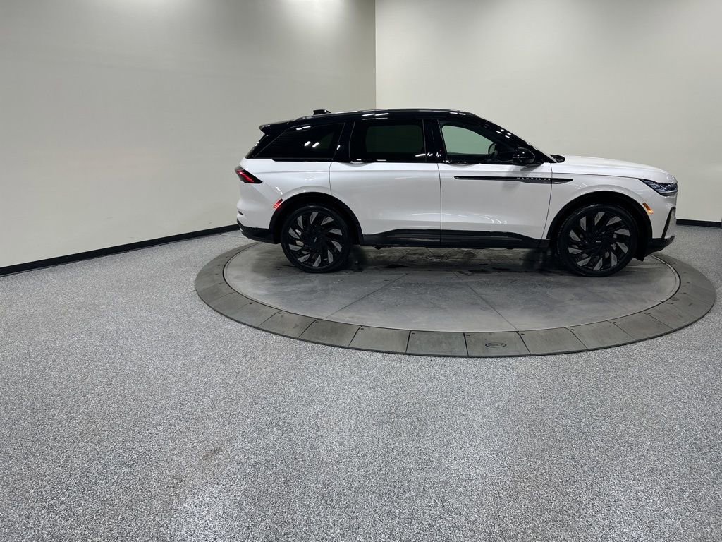 Certified 2025 Lincoln Nautilus Reserve w/ Jet Appearance Package image 5