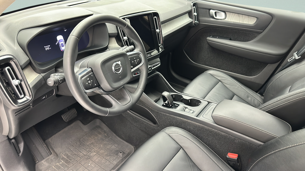 Used 2024 Volvo XC40 B5 Core AWD/4WD image 11