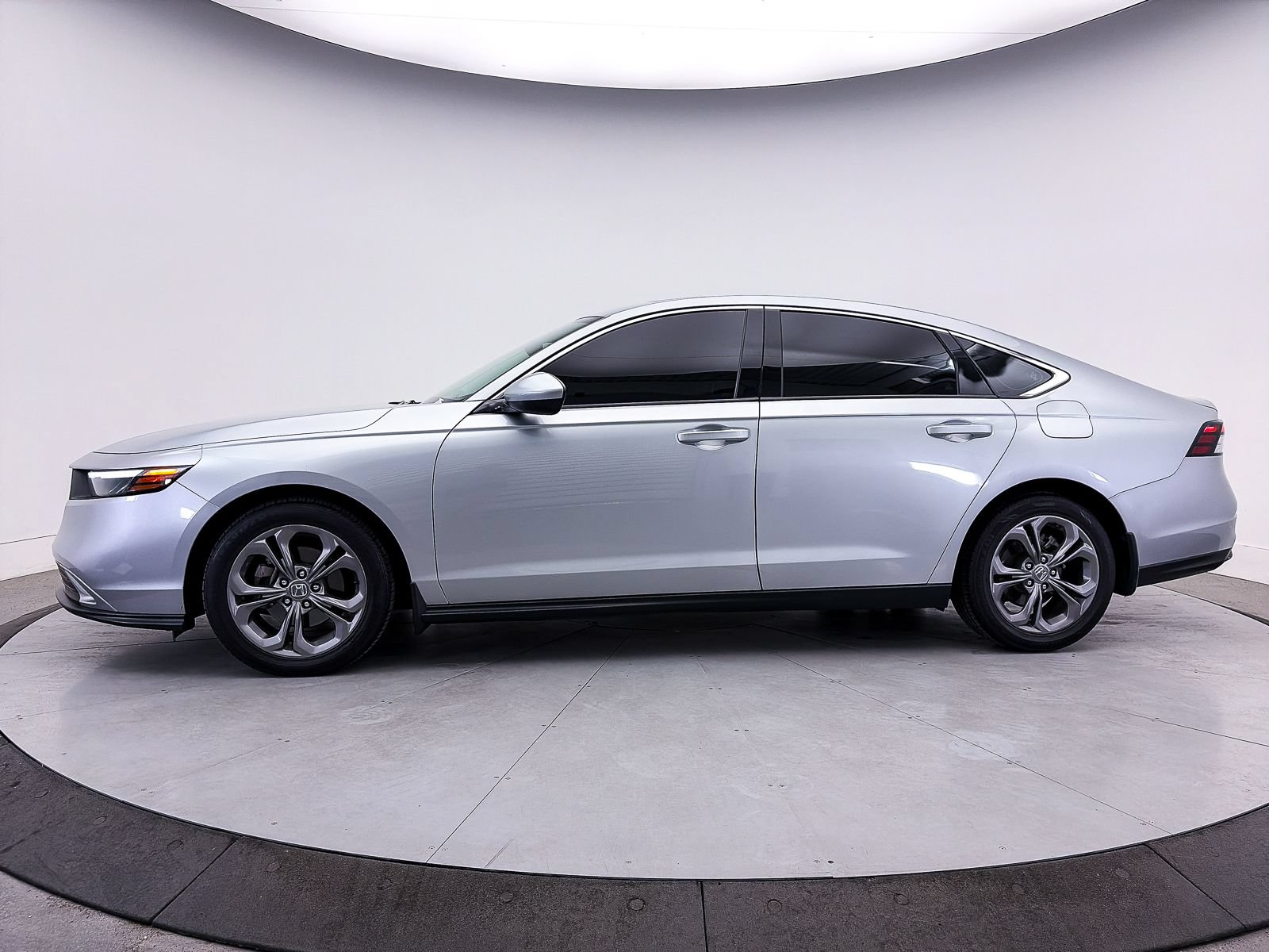 Used 2024 Honda Accord EX image 38